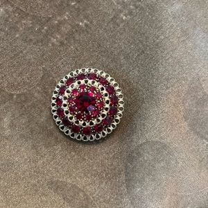 𝅺vintage red stones and gold brooch